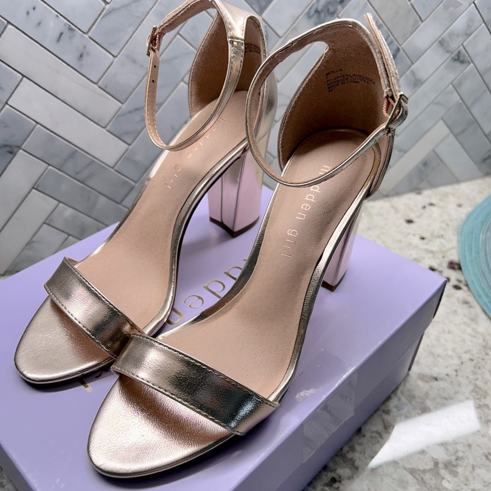 Steve Madden, Rose Gold heels, Size 7, never been worn
